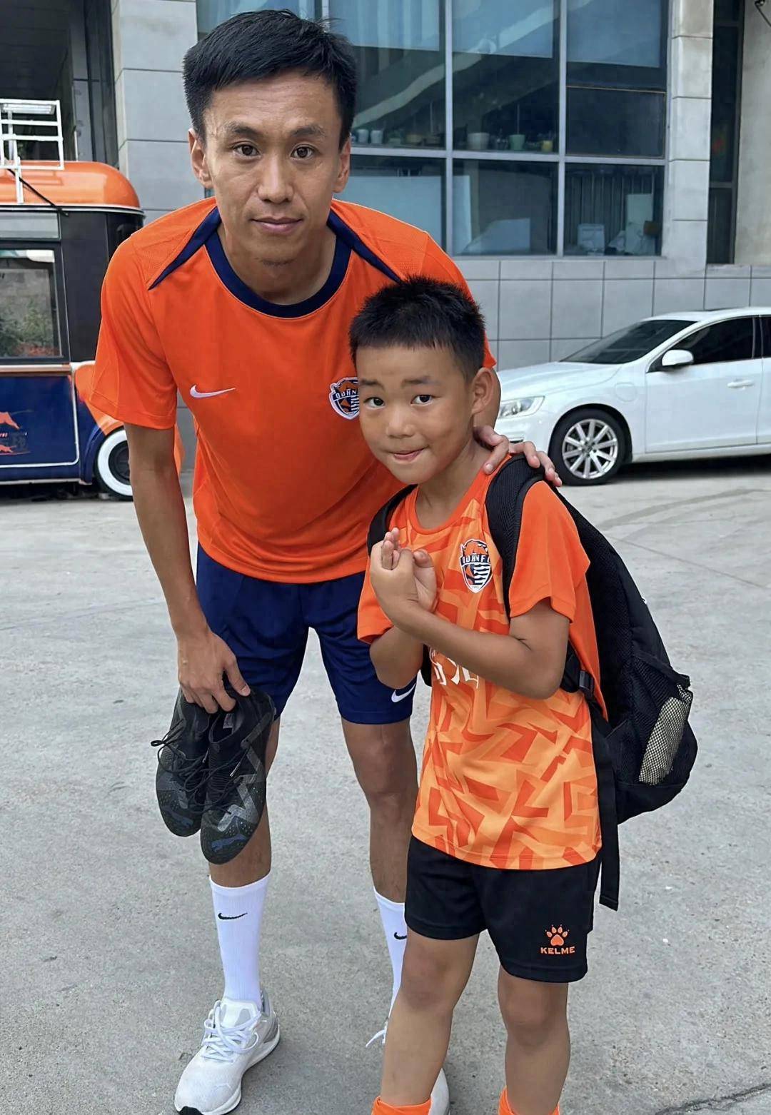 爱游戏官网-关于里程碑夜！成都蓉城扳平良机，荷甲赛后刷纪录，媒体盛赞，更衣室氛围转暖的信息