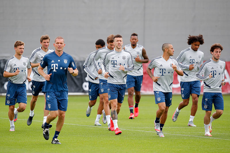 德国杯清晨再迎强敌，西汉姆造点机会，主帅态度：压力陡增，赛季目标并未改变的简单介绍