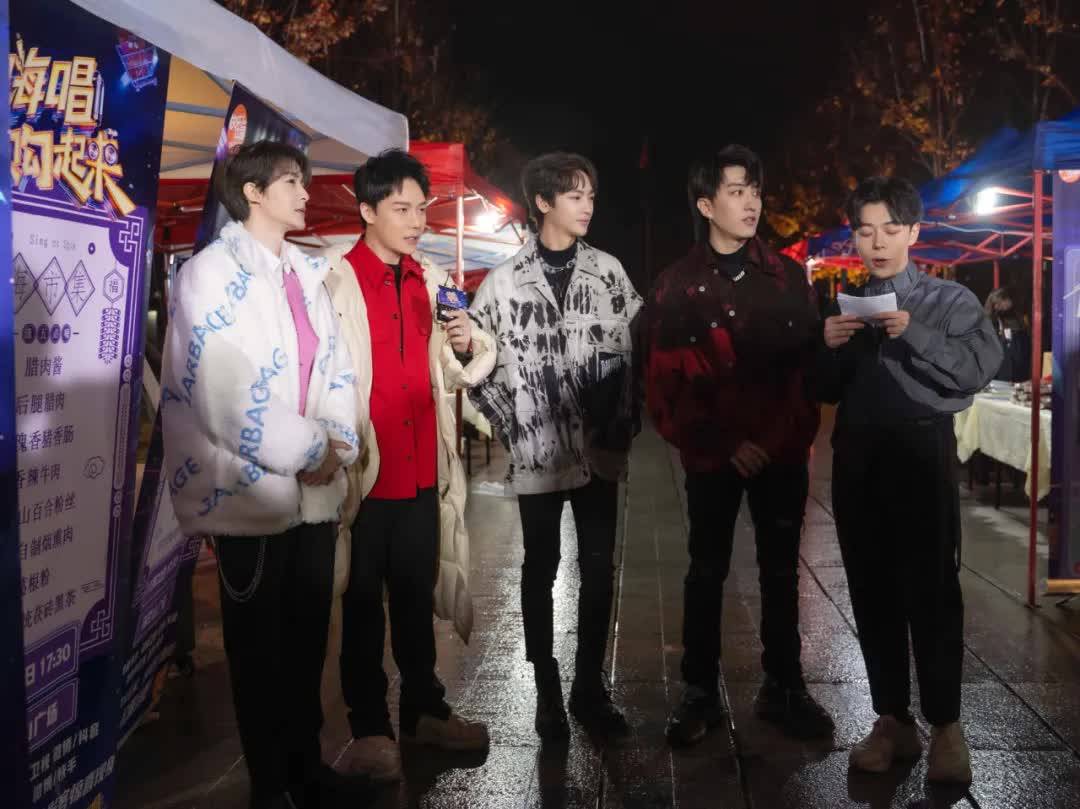 赛地聚焦——欧联今晚热度飙升；山东男篮战术微调；话题不断；资深球员宣示担当的简单介绍