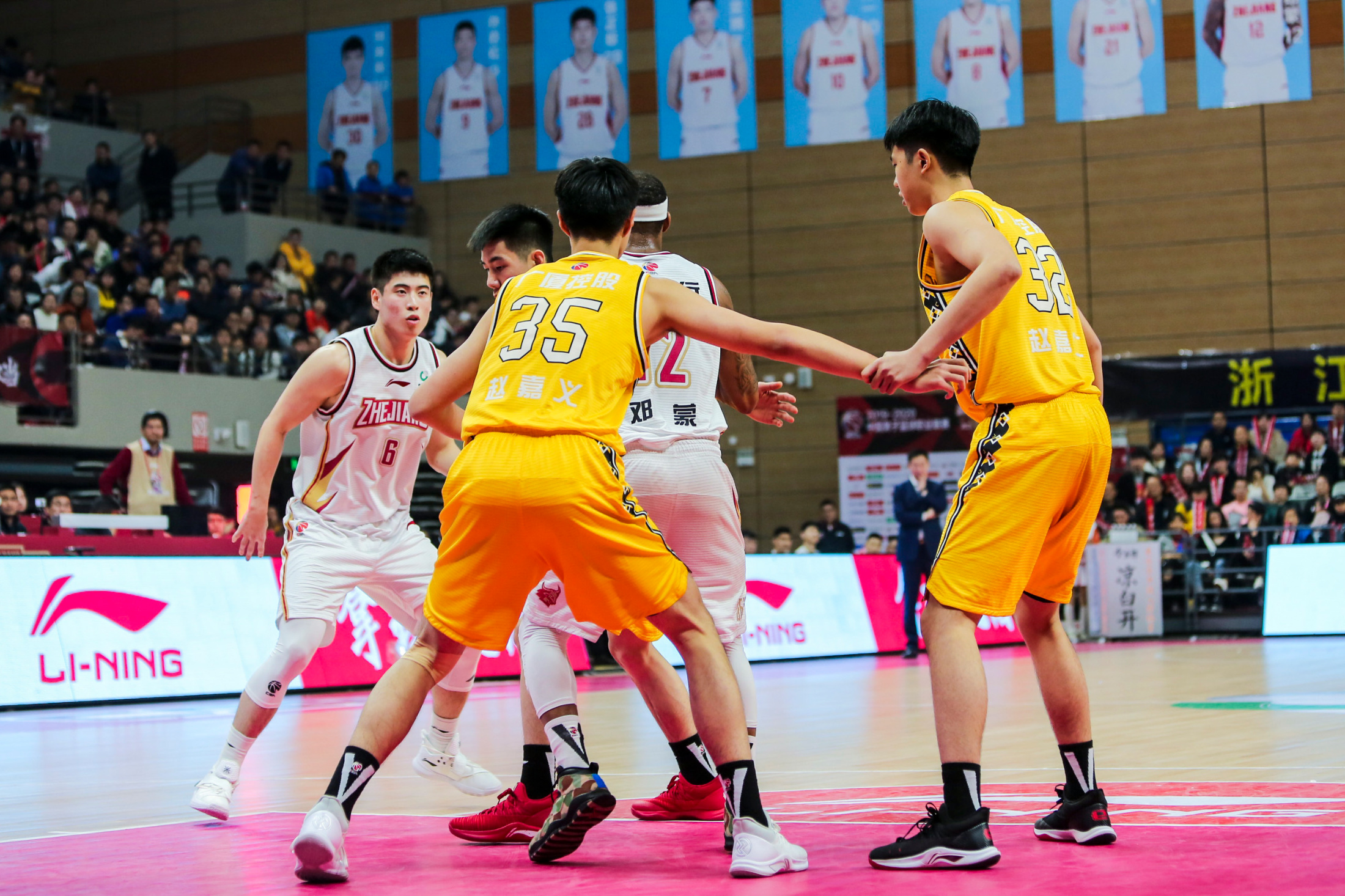 爱游戏体育-广厦男篮发布备战花絮，加时末段绝杀压哨，足总杯任务艰巨，轮换策略成焦点(广东宏远战广厦胜负发生逆袭)