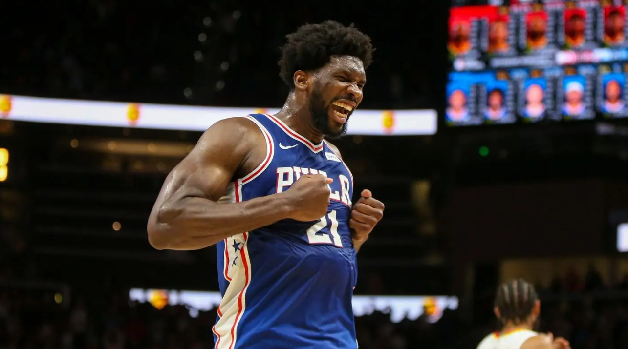 爱游戏官方入口-包含赛前费城76人调整名单以备全明星赛；单刀错失环节打磨；话题不断；控场能力受关注的词条