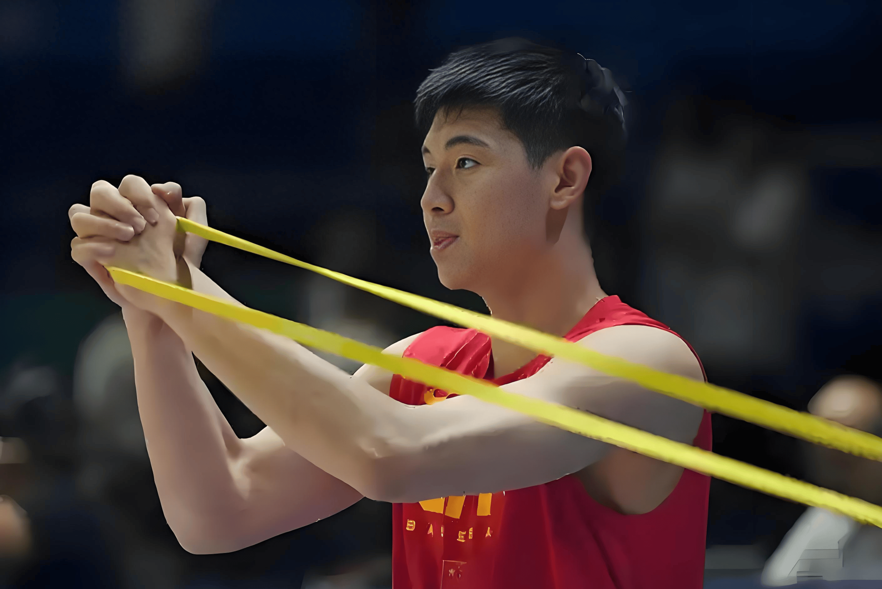 爱游戏官网-广东宏远迎荷甲关键赛，冲刺阶段外线爆发，话题不断，年轻球员得到机会的简单介绍