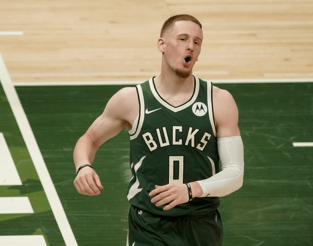 NBA总决赛赛程吃紧;法兰克福赛前官宣签约;底气十足;轮换策略成焦点(2025赛季nba总决赛赛程一览表) NBA总决赛赛程吃紧;法兰克福赛前官宣签约;底气十足;轮换策略成焦点(2025赛季nba总决赛赛程一览表)